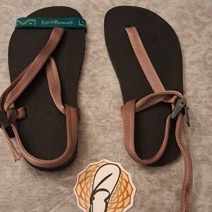 Earth Runner Kids Sandals-- new / never worn Size 3